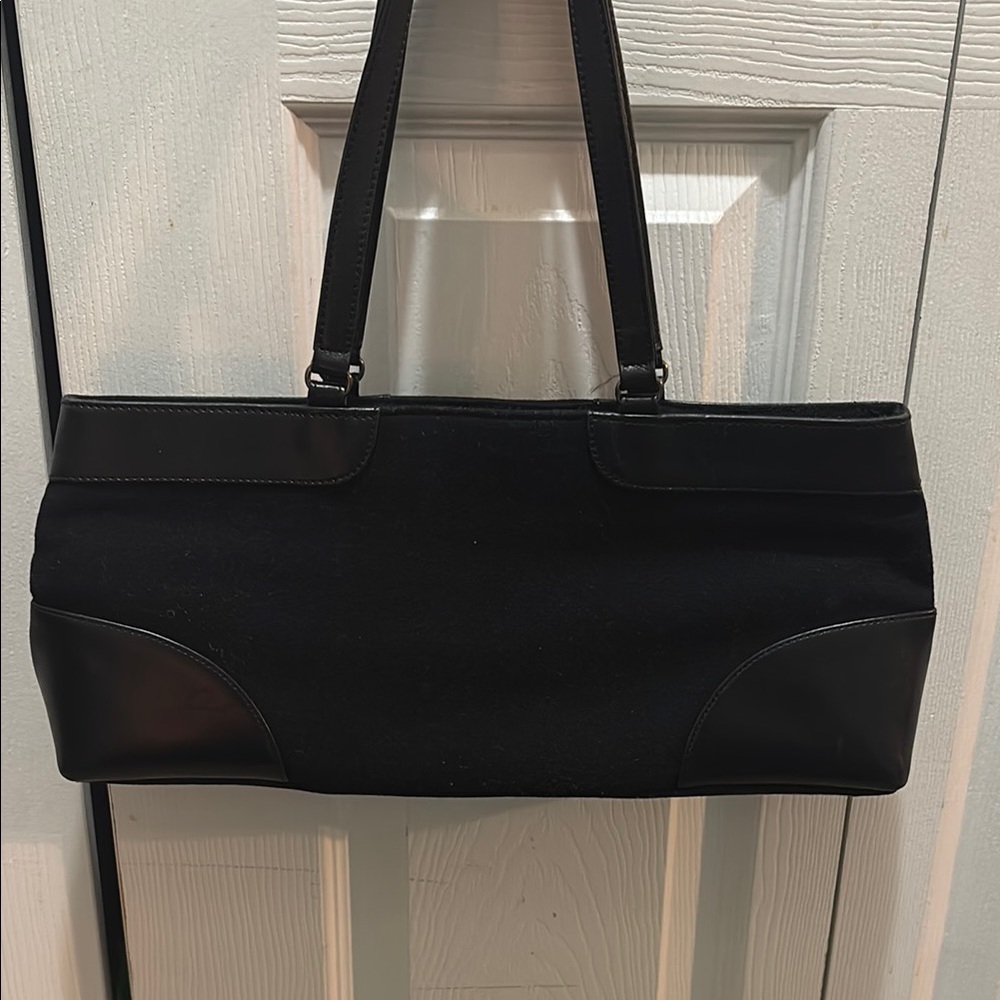 Sleek Black Shoulder Bag with Minimalist Design